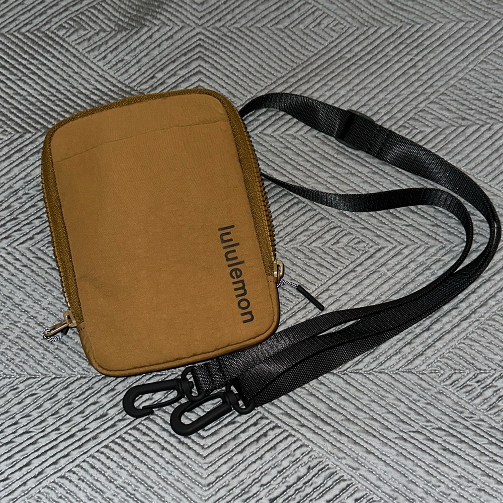 Lululemon EASY ACCESS CROSSBODY BAG